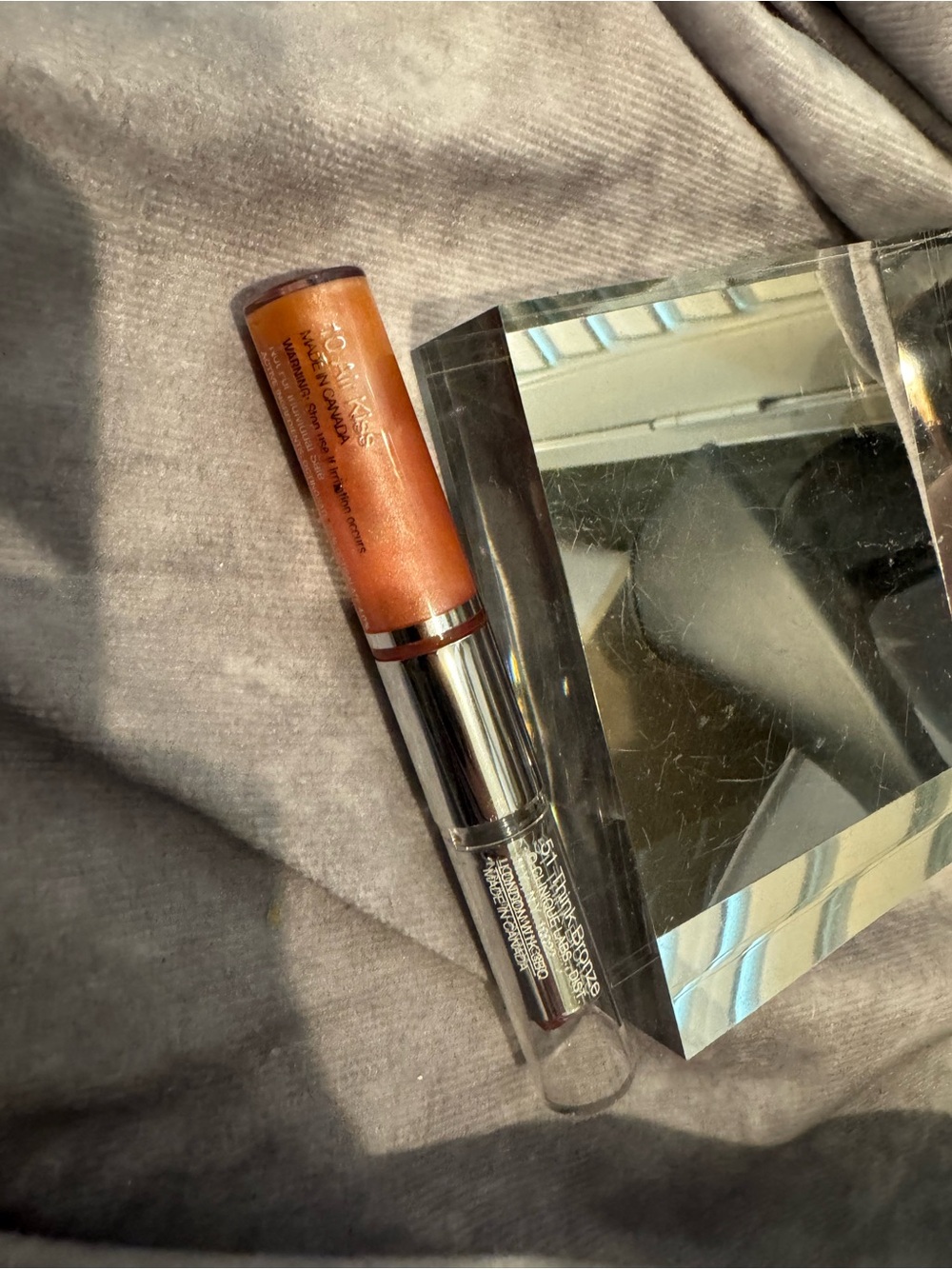 Clinique Shimmery  Air Kiss -Think Bronze Gloss